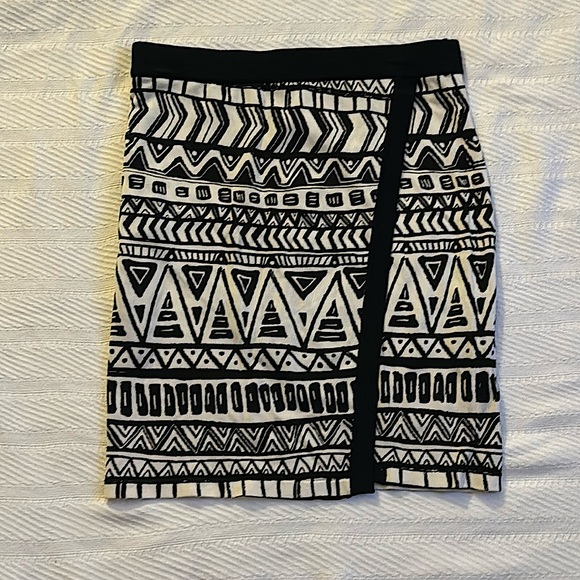 NWOT AZTEC PRINT SKIRT - Picture 1 of 2